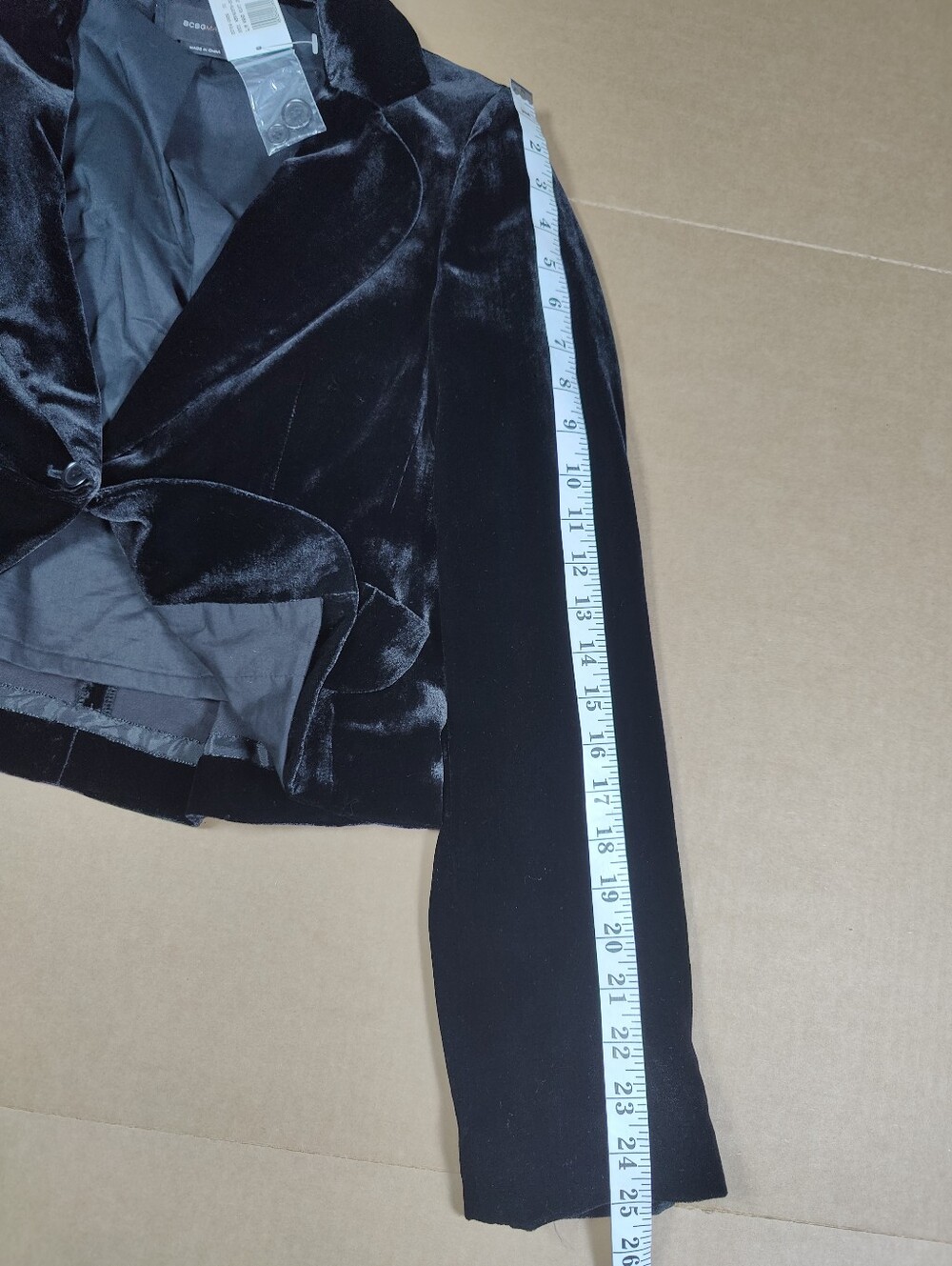 NWT BCBGMAXAZRIA Women's Black Velvet Silk Blend Cropped Blazer Sz M Retail 238$ - Picture 9 of 9